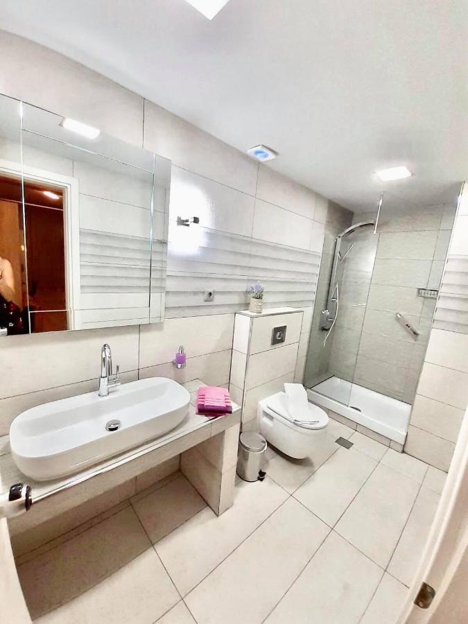 Avra Comfort Rooms Nea Poteidaia Buitenkant foto