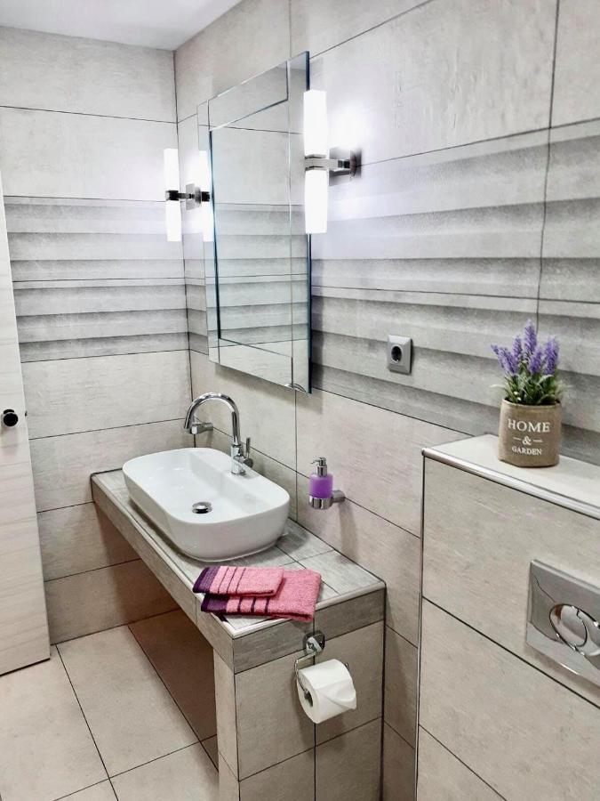 Avra Comfort Rooms Nea Poteidaia Buitenkant foto