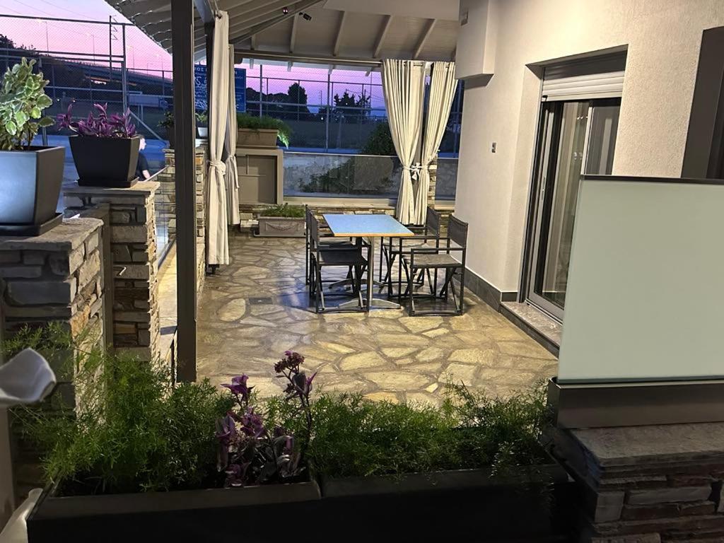 Avra Comfort Rooms Nea Poteidaia Buitenkant foto