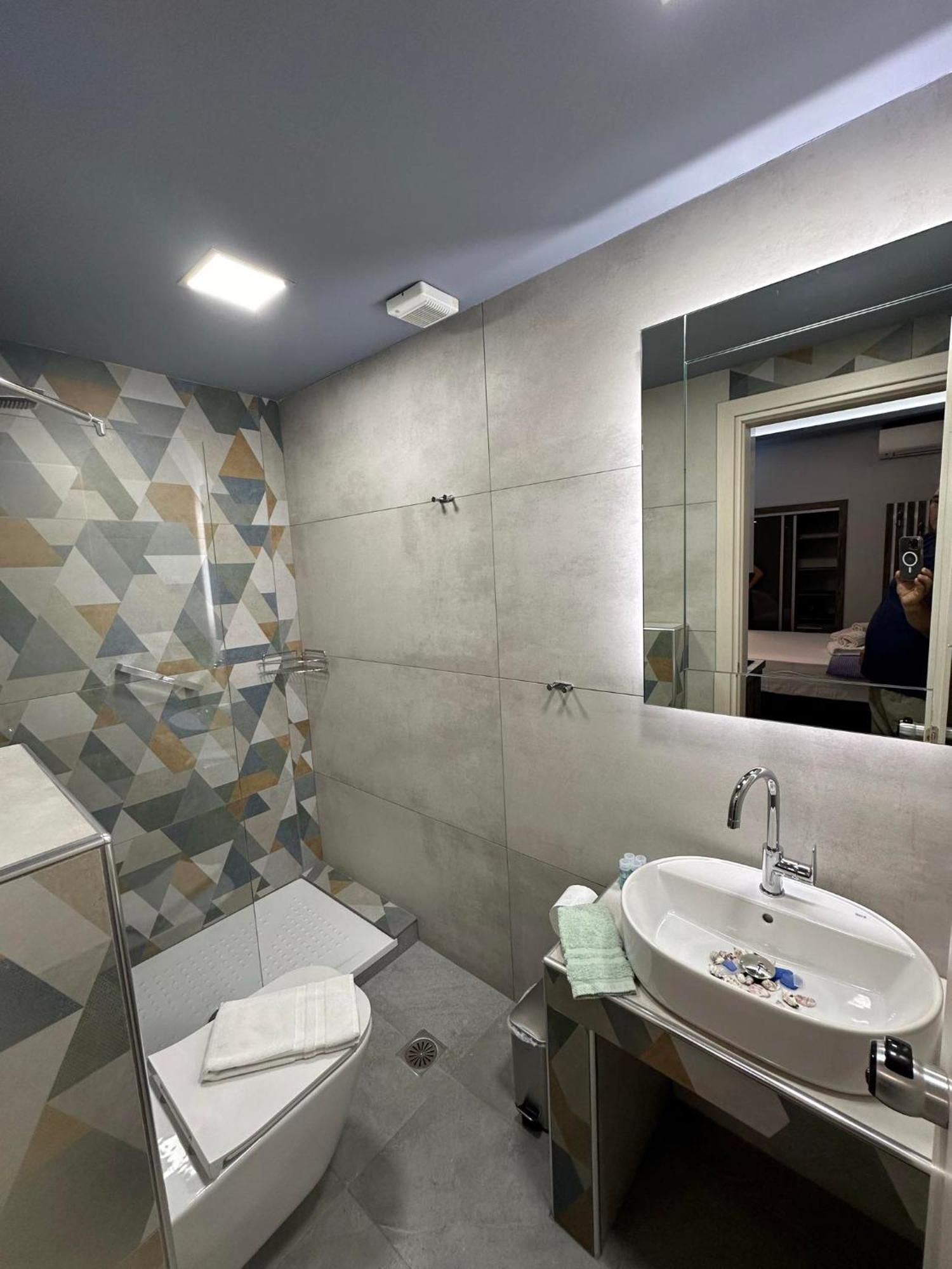 Avra Comfort Rooms Nea Poteidaia Buitenkant foto