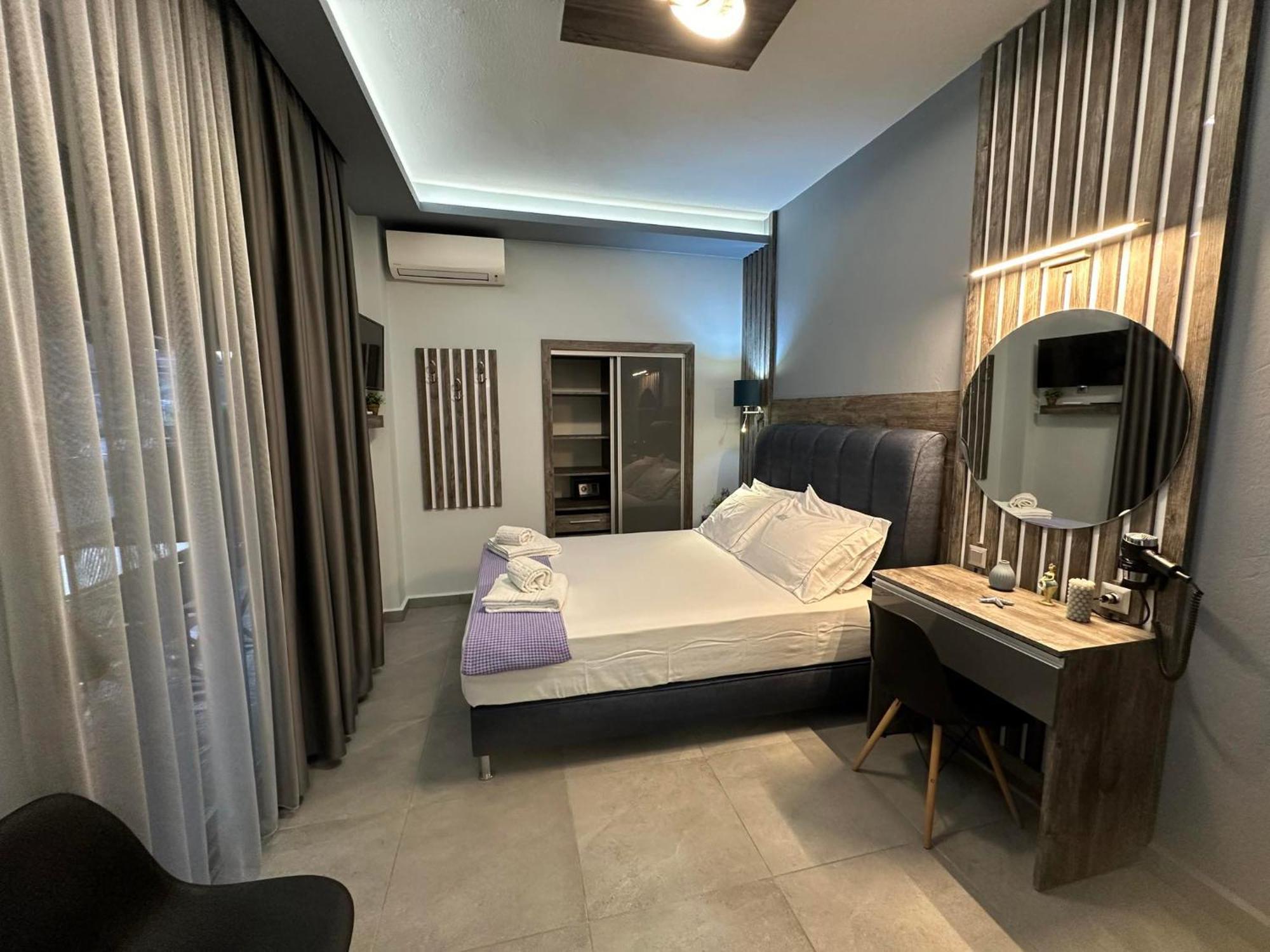 Avra Comfort Rooms Nea Poteidaia Buitenkant foto