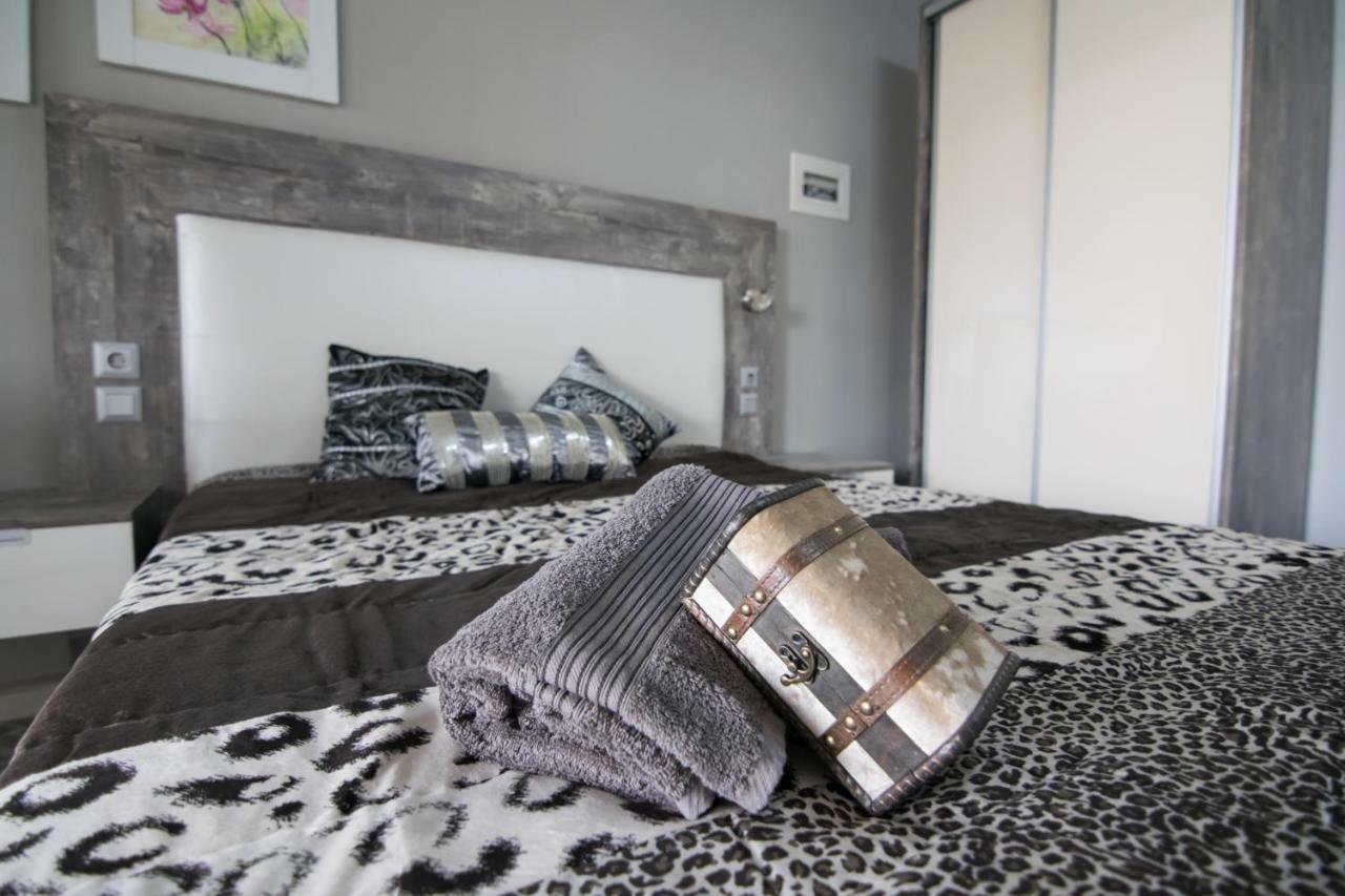 Avra Comfort Rooms Nea Poteidaia Buitenkant foto