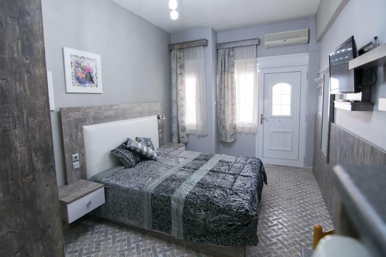 Avra Comfort Rooms Nea Poteidaia Buitenkant foto