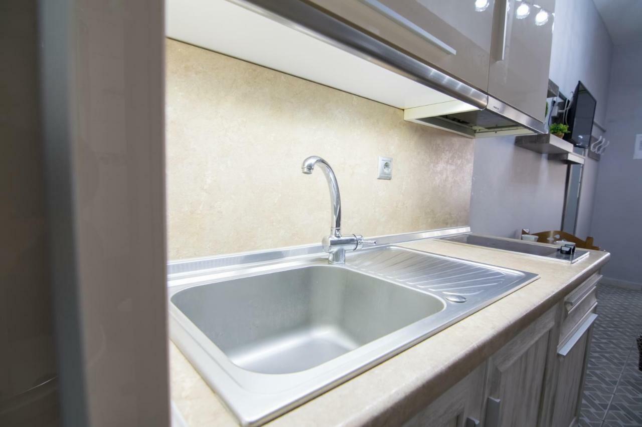 Avra Comfort Rooms Nea Poteidaia Buitenkant foto