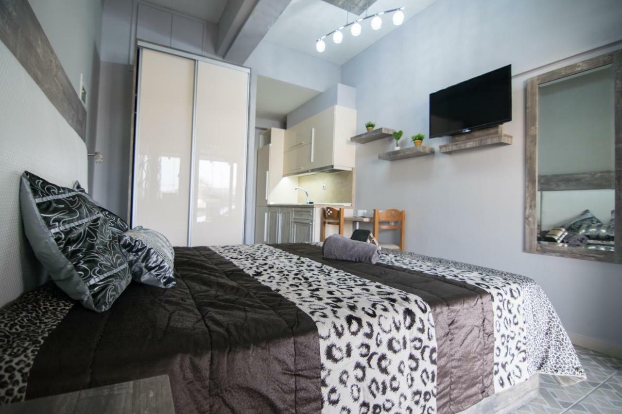 Avra Comfort Rooms Nea Poteidaia Buitenkant foto
